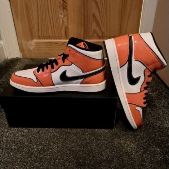 Nike Jordan 1 Mids | PATENT leather Turf Orange SE | M9.5/W11 - Picture 3 of 10